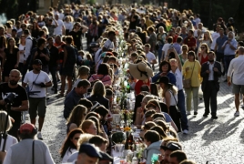 Prague citizens see coronavirus out with dinner աt 500-metre table
