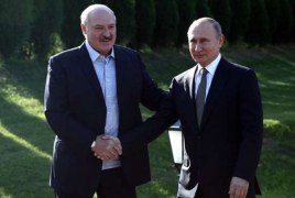 Лукашенко обсудил с Путиным ситуацию в Белоруссии