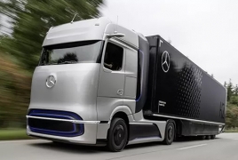 Новый водородный грузовик Mercedes-Benz сможет проехать 1000 км без дозаправки