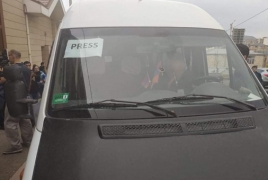 Азербайджан обстрелял автомобиль журналистов в Карабахе