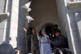 Свадьба в обстрелянной азербайджанцами церкви Шуши (фото)