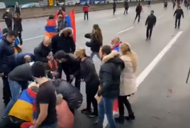 Турки во Франции с молотком напали на мирно протестующих армян