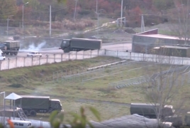 Видео: Автоколонна российских миротворцев едет в Карабах