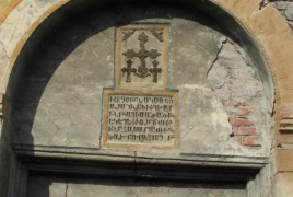 Азербайджан «отреставрировал» церковь, покрыв армянскую надпись стеклом