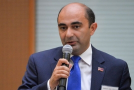 Посол США на встрече с армянским оппозиционером заявила о поддержке демократии