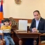 Армянский мальчик собрал $8000 для Карабаха, продавая орехи на улице