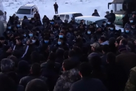 Сюникцы протестуют против приезда Пашиняна в область: Задержан мэр Гориса
