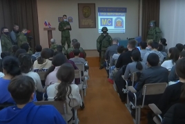 Российские миротворцы провели занятия по безопасности в школе Степанакерта (видео)