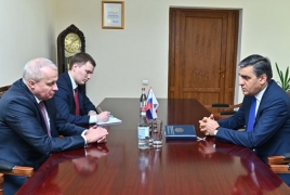 Омбудсмен Армении обсудил вопрос возвращения пленных из Азербайджана с послом РФ