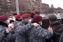Երևանում Փաշինյանի հրաժարականի պահանջով ցուցարարները փողոցներ են փակել․ Կան բերման ենթարկվածներ