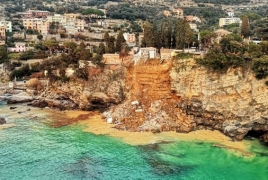 В Италии более 200 гробов оказались в море