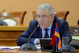 Armenian, Russian defense chiefs talk military cooperation