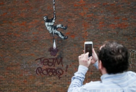 В Англии фанаты соперника Бэнкси испортили его граффити