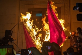 Երևանում վառել են Թուրքիայի ու Ադրբեջանի դրոշները. Ջահերով երթը սկսվում է