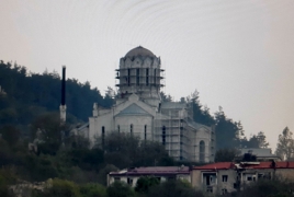 Азербайджанцы сняли купол с армянской церкви в Шуши