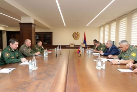 И.о. министра обороны Армении обсудил с Дворниковым ситуацию в Сюнике