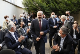 Pashinyan reveals details from talks with Macron, contacts with Russia