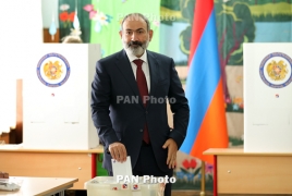 Pashinyan casts his vote 