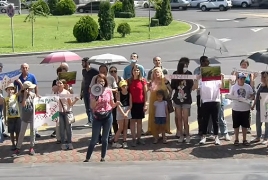 Ֆիզգորոդոկի բնակիչները ցույցի են դուրս եկել քաղաքապետարանի մոտ