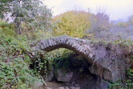 Азербайджанцы разрушили мост 19 века в Карабахе