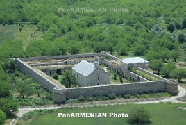 Russian peacekeepers accompany Armenian pilgrims to Amaras