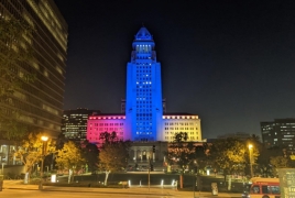 Здание мэрии Лос-Анджелеса окрасилось в цвета армянского флага