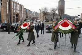 Пашинян почтил память жертв событий 1 марта