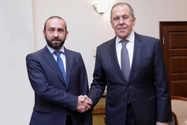 Лавров: РФ продолжит помогать Армении в охране границы