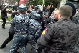 Армянская оппозиция проводит одновременно четыре шествия в Ереване: Задержаны 48 человек