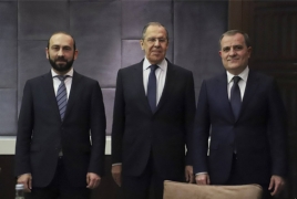Главы МИД Армении, РФ и Азербайджана обсудили договор о нормализации отношений между Ереваном и Баку