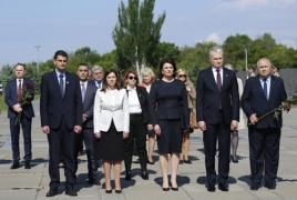 Президент Литвы в Ереване почтил память жертв Геноцида армян
