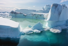 Ледяной щит Гренландии начал таять быстрее из-за аномальной жары