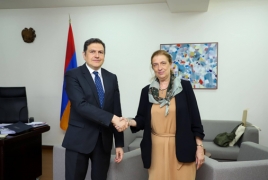 Hungary’s new envoy to Armenia presents copy of credentials