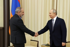 Pashinyan congratulates Putin on Russia Day