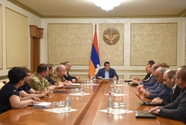 Президент Арцаха провел совещание по вопросам военно-политической обстановки и гуманитарных проблем