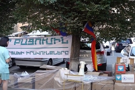 Armenians collect food, demand UN deliver goods to Karabakh