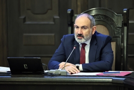 Пашинян: Мы попросили, чтобы миротворцы РФ приняли гуманитарный груз и доставили его в Карабах