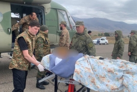 Первый вертолет с пострадавшими от взрыва в Нагорном Карабахе уже в Армении