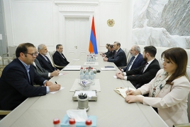 Пашинян и советник Верховного лидера ИРИ обсудили укрепление армяно-иранских отношений