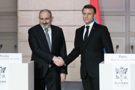 Президент Франции сделал в соцсетях запись на армянском