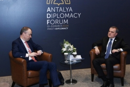 Клаар и Байрамов обсудили мирный процесс между Арменией и Азербайджаном