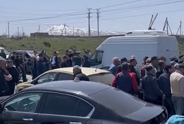 Քաղաքացիները փակել են Երևան–Գյումրի ճանապարհը․ Փակ են նաև դեպի Սևան և Իրան տանող մայրուղիները