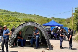 Կիրանցի ճանապարհից վրանները հանել են, բայց գյուղի մուտքերը դեռ փակ են՝ բնակիչներին անձնագրով են ներս թողնում