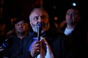 Оппозиционеры провели ночь рядом со зданием парламента Армении