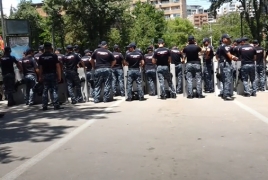 Դեմիրճյանում և Բաղրամյանում ոստիկանական ուժերի կուտակումներ են, փշալարեր են բերվել