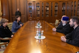 Կաթողիկոսը ՄՔԴ նախկին նախագահի հետ խոսել է գերիների և Ադրբեջանի նորանոր պահանջների մասին