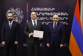 Armenian diplomats receive state awards