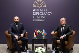 Mirzoyan, Bayramov agree to continue dialogue