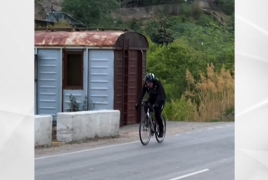 Փաշինյանը հեծանիվով անցել է Մեղրի-Լեհվազ ճանապարհը