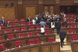 Armenian MPs trade insults, session disrupted